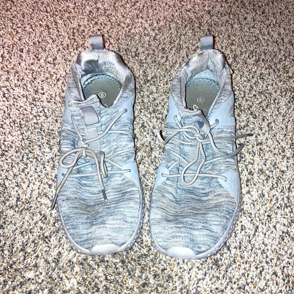 D brand Tennis shoes